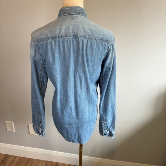 GAP, Women's Distressed Blue Denim, Long Sleeve, Button Down Shirt, SZ SM - Picture 4 of 7